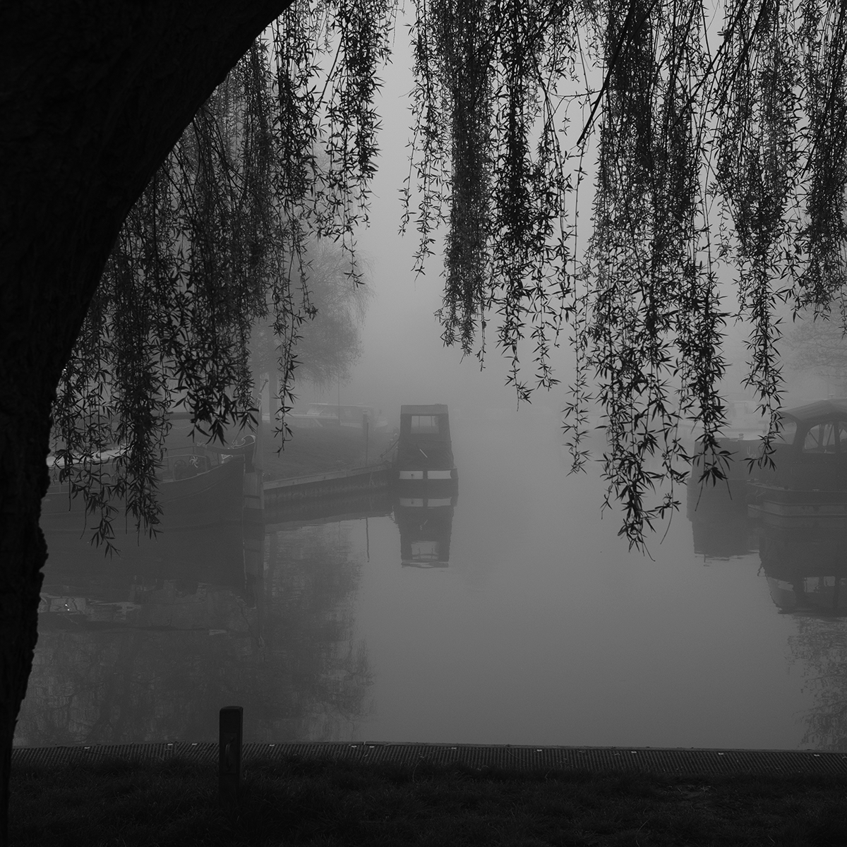 Narrowboat in the Mist link image